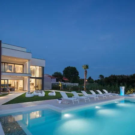 Boutique In With Pool And Sauna Villa *