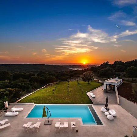 Boutique In With Pool And Sauna Villa
