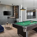 In With Pool Near Ruins * 普拉