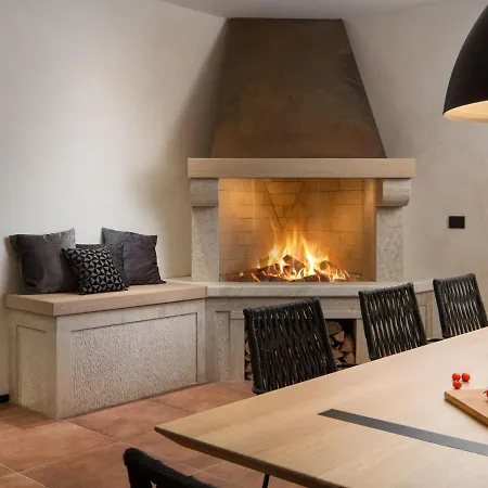 Boutique In With Pool And Sauna Pula