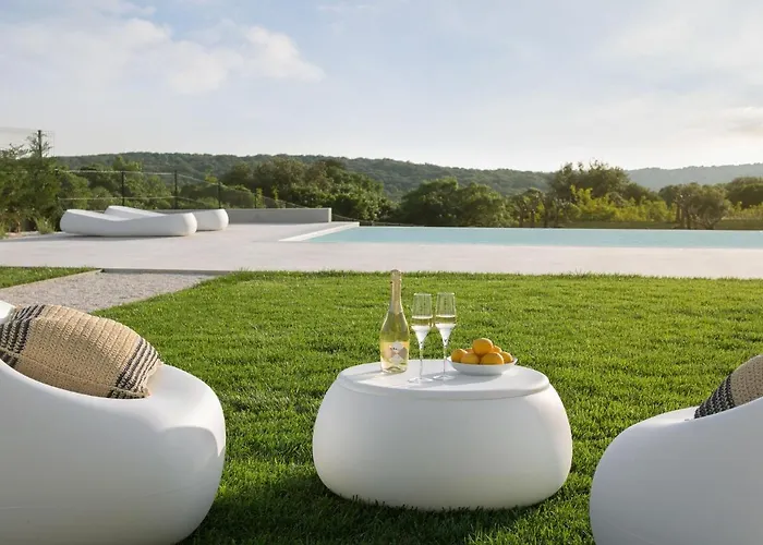 Villa In With Pool Near Ruins Pula